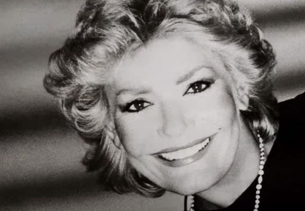 Μαρινέλλα – «Τότε θα αποσυρθώ αθόρυβα χωρίς να καταλάβει κανείς τίποτα»