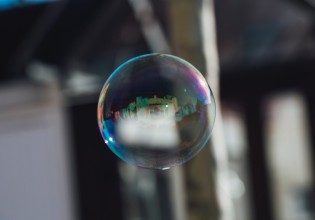 Παγκόσμια οικονομία – Οι πέντε φούσκες που θα μπορούσαν να σκάσουν ανά πάσα στιγμή