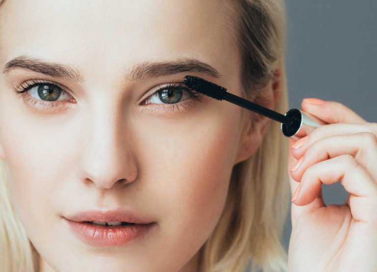 Αυτό το λάθος κάνεις όταν βάζεις μάσκαρα