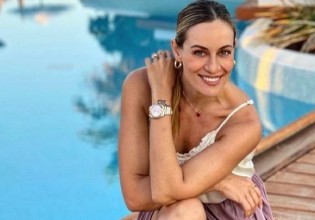 Η Ελεονώρα Μελέτη μας δρόσισε κάνοντας μπάνιο στην αυλή με το λάστιχο