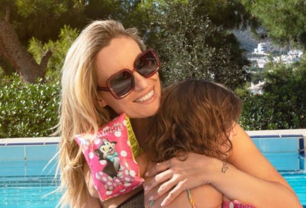 Ελεονώρα Μελέτη – Η μικρή μου διδάσκει να απολαμβάνω κάθε στιγμή όπως εκείνη ένα παγωτό