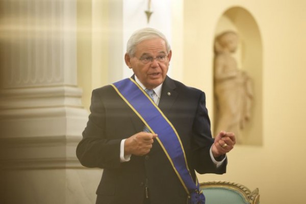 Μενέντεζ – Η πεθερά από την Κύπρο και ο κολλητός στη Μεγαλόνησο