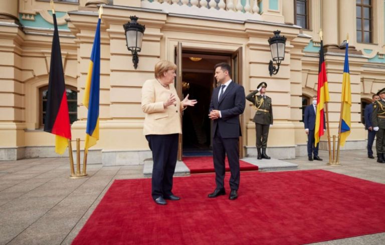 Ζελένσκι σε Μέρκελ – Επικίνδυνο γεωπολιτικό όπλο του Κρεμλίνου ο Nord Stream 2