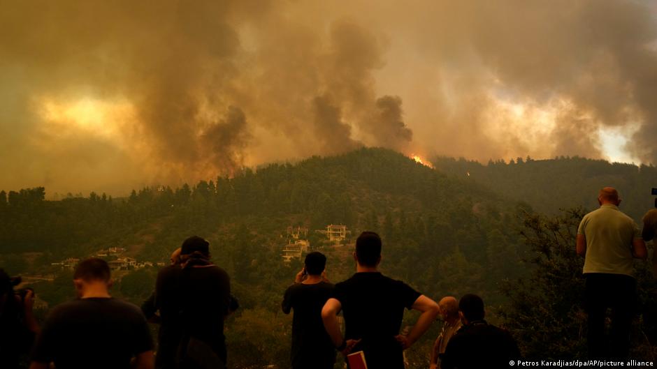 Καθηγητής Γκολντάμερ - Οι πυρκαγιές στη Μεσόγειο δεν οφείλονται μόνο στην κλιματική αλλαγή