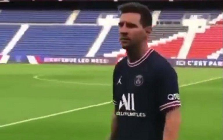 Οι πρώτες στιγμές του Μέσι με τη φανέλα της Παρί και το «30» στην πλάτη