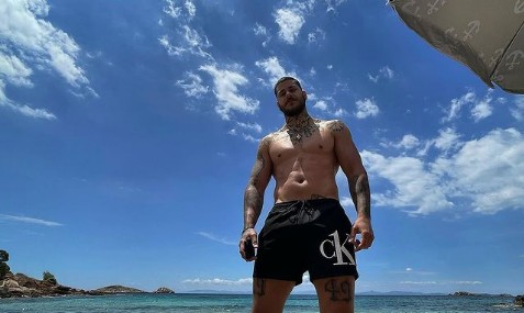 Συγκλονίζει γνωστός τραγουδιστής – Σήμερα κλείνω ένα χρόνο καθαρός από τον καρκίνο