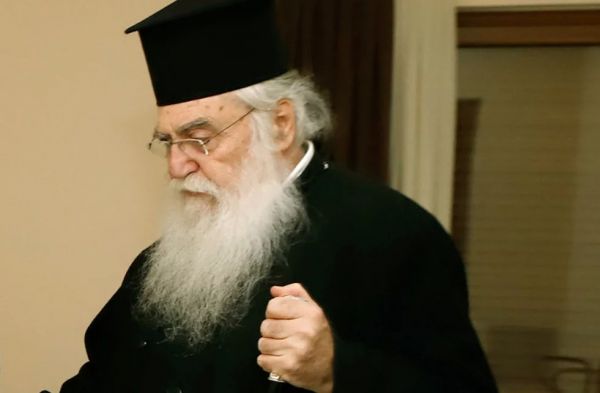 Σε σοβαρή κατάσταση στο νοσοκομείο ο μητροπολίτης Περιστερίου Κλήμης