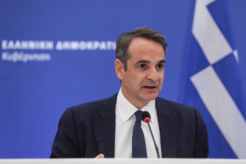 Η στρατηγική Μητσοτάκη για την «κατάσβεση» της πολιτικής φωτιάς – Τα βασικά μηνύματα