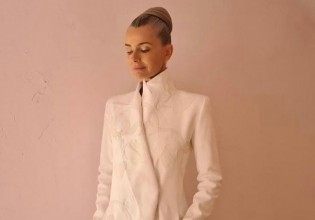 Super model των ’90s φωτογραφίζεται γυμνή και κόβει την ανάσα