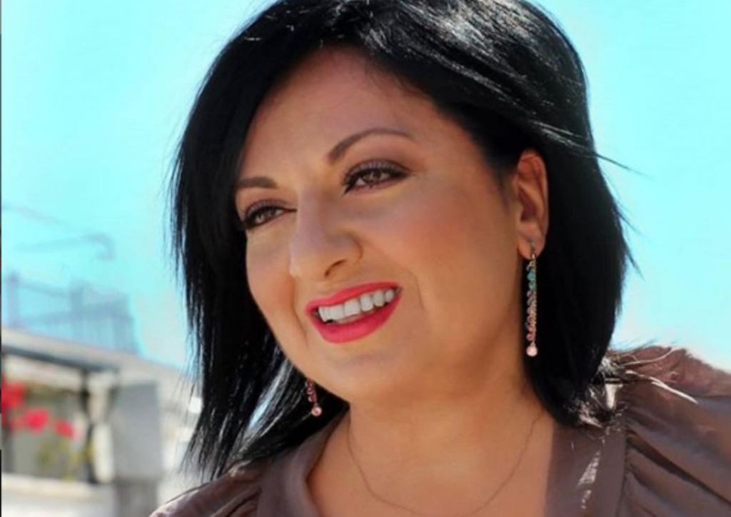 Σοφία Μουτίδου – Koντά στη φωτιά της Βαρυμπόμπης η ηθοποιός