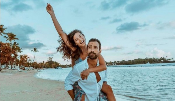 Σάκης Τανιμανίδης και Χριστίνα Μπόμπα – Άφησαν τις δίδυμες σπίτι και βγήκαν οι δυο τους