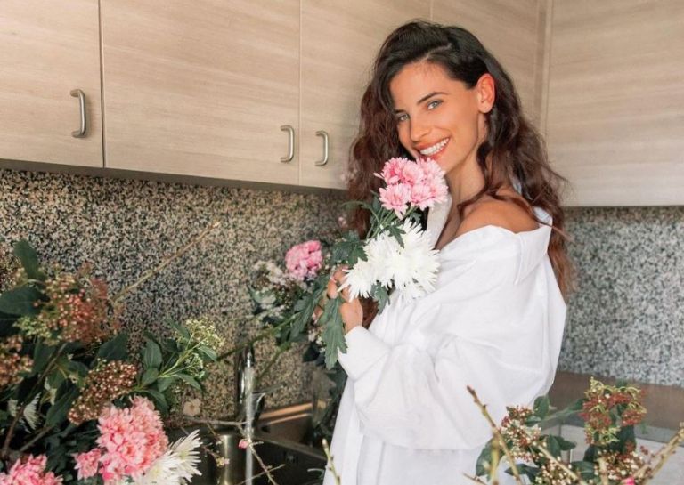 Χριστίνα Μπόμπα – Έτσι είναι το σώμα της με μαγιό μετά τη γέννα