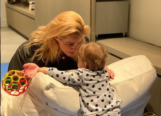 Τζένη Μπότση – Η κόρη της λέει τις πρώτες της λεξούλες και κάνει τη νονά, Κατερίνα Βρανά, να λυγίσει