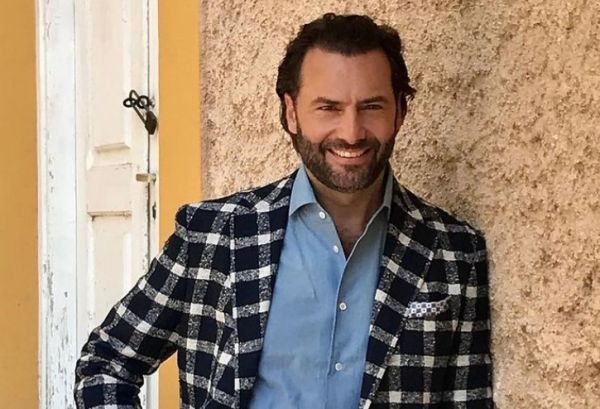 Αγνώριστος ο Παναγιώτης Μπουγιούρης – Αυτό είναι το νέο του look