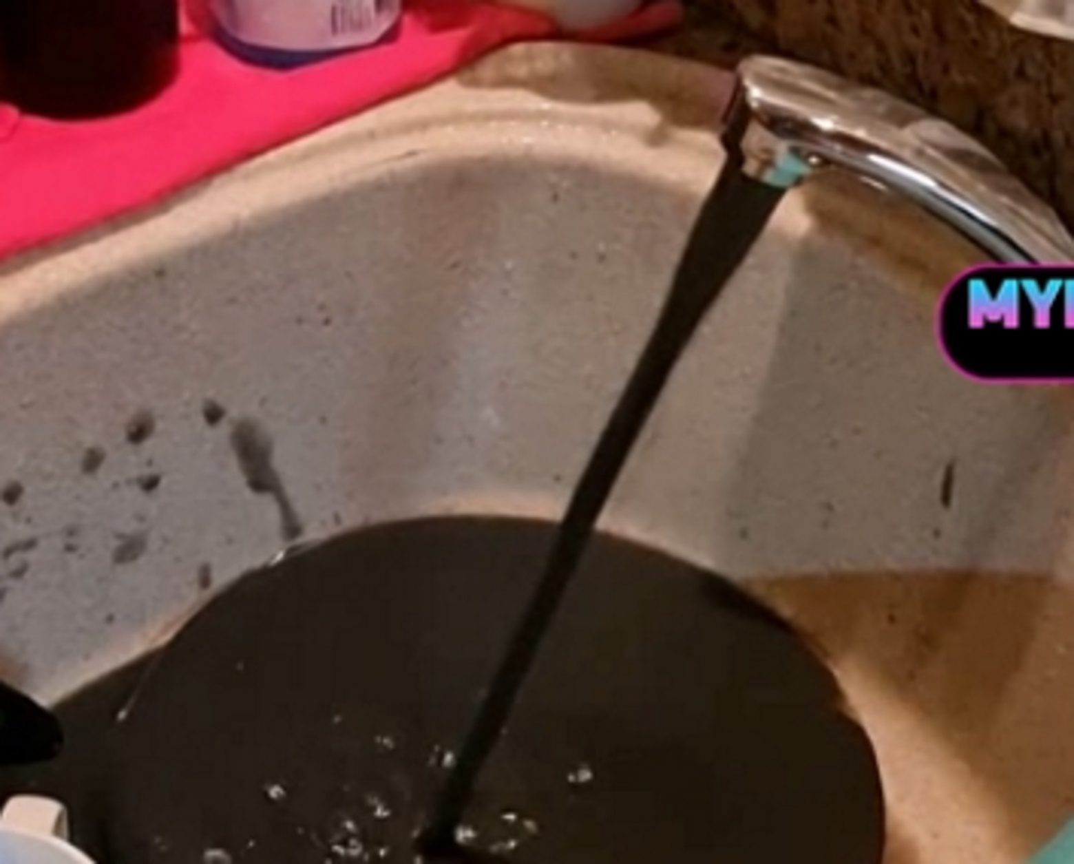 Μύκονος - Απίστευτες εικόνες με μολυσμένο νερό σε σπίτια - Τι συνέβη