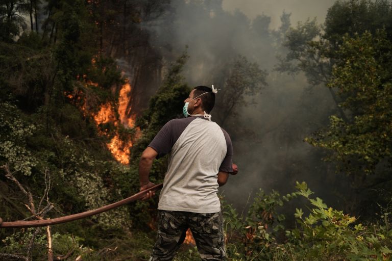Έκτακτη ενημέρωση από τον Χαρδαλιά για τις πυρκαγιές