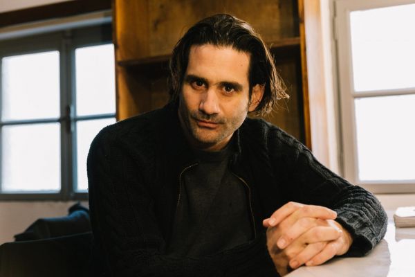 Οδυσσέας Παπασπηλιόπουλος – Με ποια τραγουδίστρια έχει τρία χρόνια σχέση – σπάνια εμφάνιση