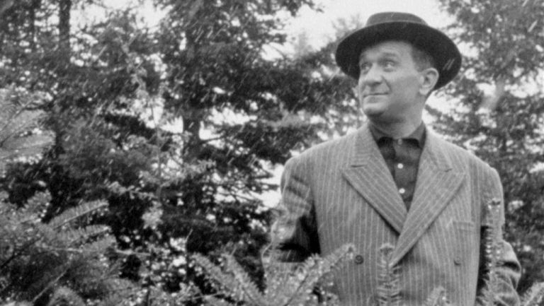 Νίκος Τσιφόρος – Κανένας άνθρωπος δεν έχει γη