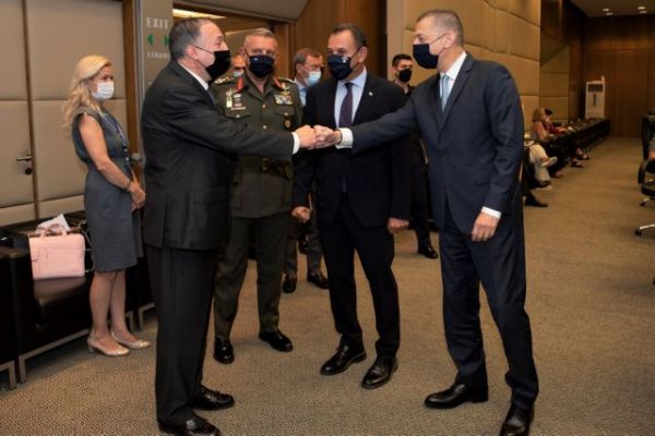 Δομές των ΕΔ και του ΝΑΤΟ στην Κρήτη επισκέφτηκε η ΠαΔΕΕ – Στο Καστελόριζο ο Στεφανής