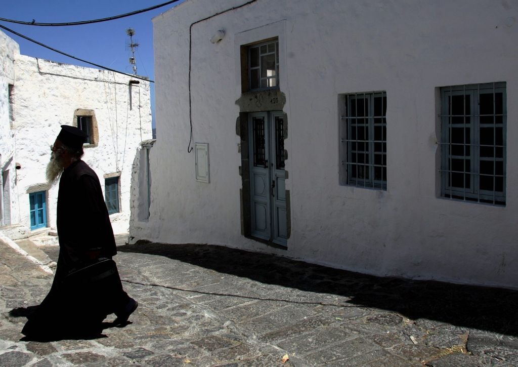Κρήτη – Τι απαντούν ιερείς στον καθηγητή Τζανάκη περί μετάδοσης του κοροναϊού