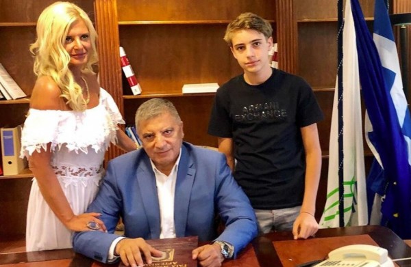 Γιώργος και Μαρίνα Πατούλη – Χωριστές ευχές για την γιορτή του γιού τους