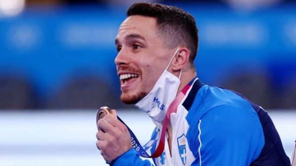 Λευτέρης Πετρούνιας – Αποθέωση στο Twitter – «Χρυσός στην καρδιά μας»