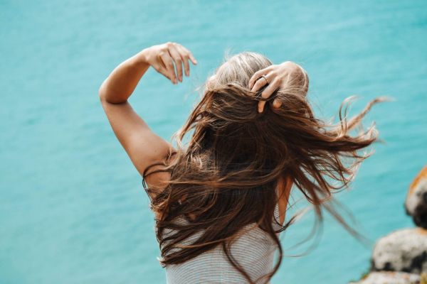 Αλάτι στα μαλλιά – Να λουστώ αμέσως ή να το αφήσω ένα βράδυ;