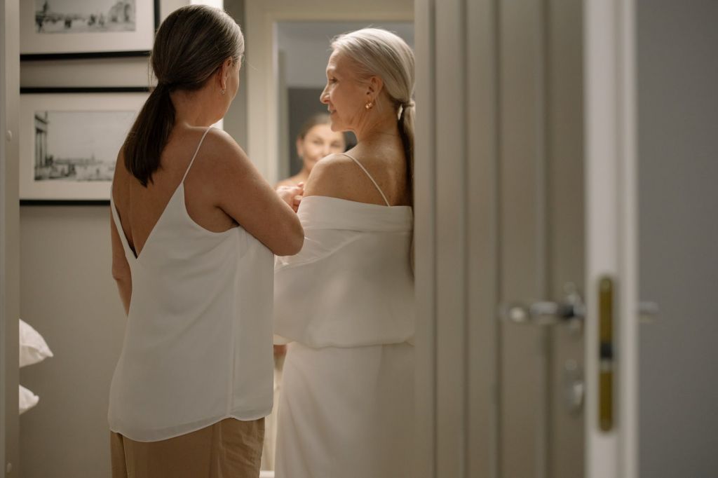 Πέντε διάσημες που άφησαν τα μαλλιά τους γκρίζα και λευκά