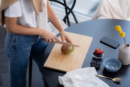 Αυτές οι τροφές βοηθούν να κρατήσουμε το μαύρισμά μας περισσότερο