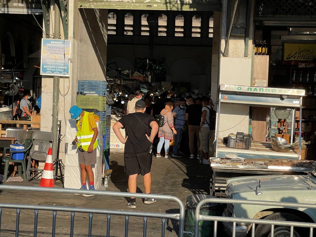 Σε χολιγουντιανό στούντιο μετατράπηκε το κέντρο της Αθήνας για τα γυρίσματα πασίγνωστης σειράς