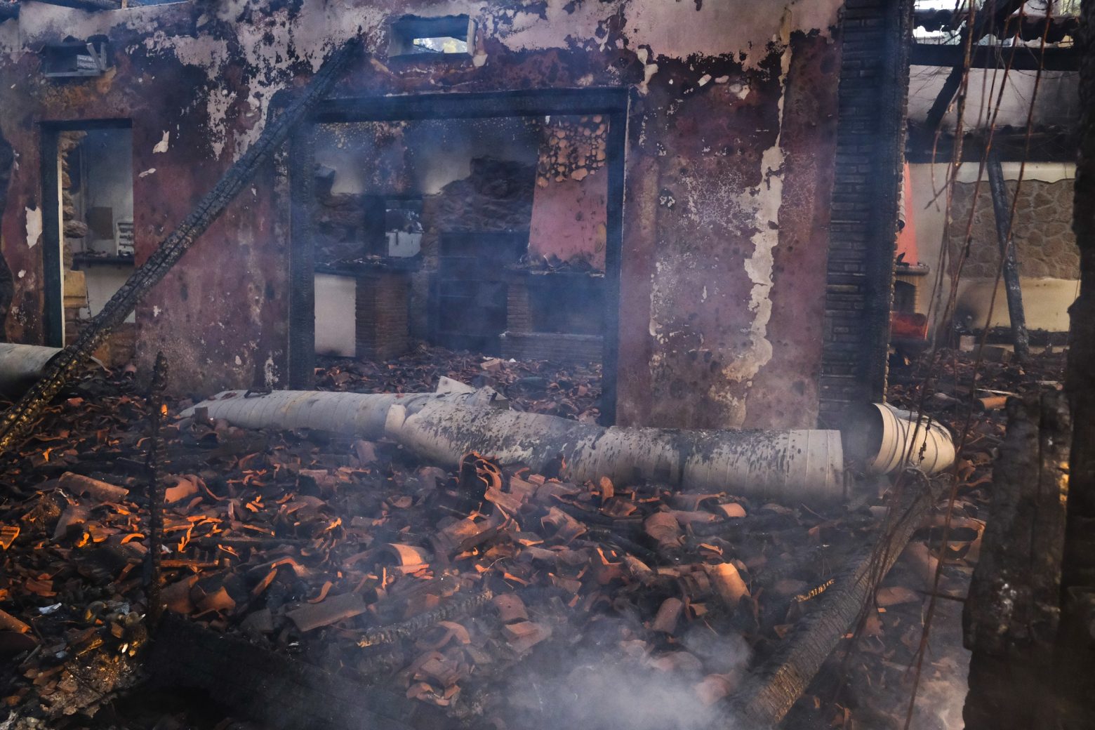 ΙΣΑ: Αναλυτικός οδηγός προστασίας από τις πυρκαγιές για μεγάλους και παιδιά