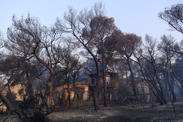 Φωτιά στην Αττική – Συγκλονίζει ο πατέρας των εθελοντών που διασωληνώθηκαν στο ΚΑΤ