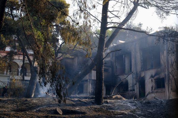 Φωτιά στη Βαρυμπόμπη – Εφιαλτική πρόγνωση Καλλιάνου – «Δύσκολη μέρα αύριο για την Αττική, έρχονται 8 μποφόρ»