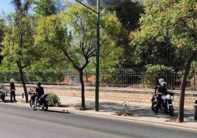 Απίθανα πράγματα: Μικρή φωτιά και μέσα… στο Πεδίον του Αρεως [εικόνες]