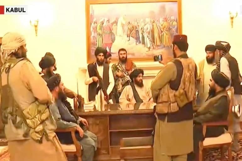 Αφγανιστάν - Οι πρώτες εικόνες με τους Ταλιμπάν εντός του Προεδρικού Μεγάρου