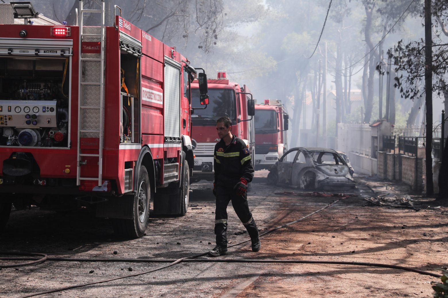 Φωτιά στη Βαρυμπόμπη - Η Αττική αντιμετωπίζει προβλήματα με το ρεύμα