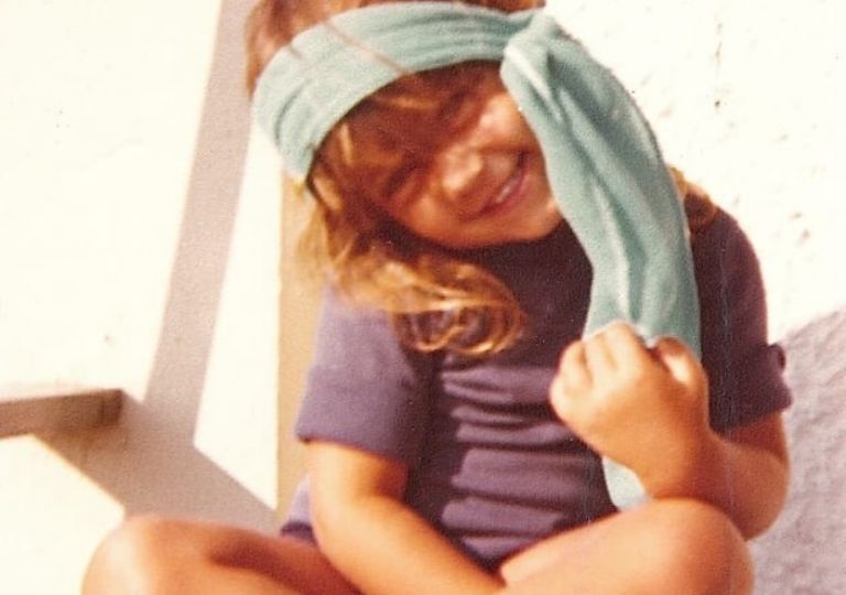 Αναγνωρίζετε το κοριτσάκι της φωτογραφίας που σήμερα είναι ταλαντούχα ηθοποιός;