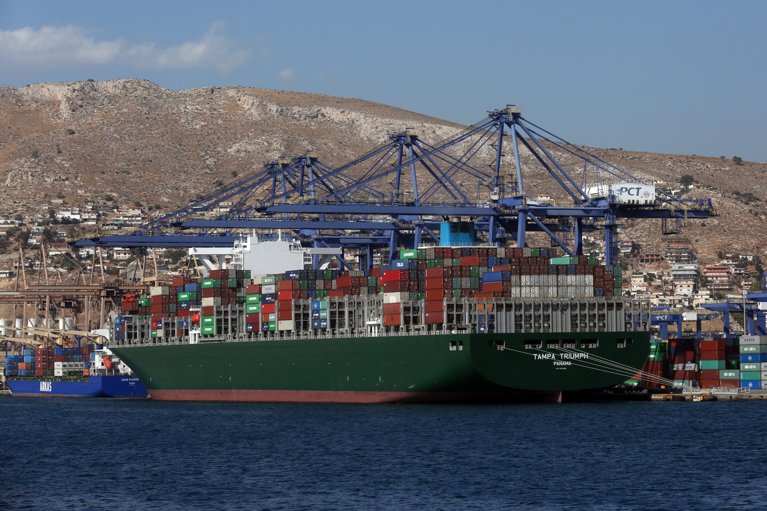 Piraeus – Container traffic increased in July – Lost two places in the world rankings