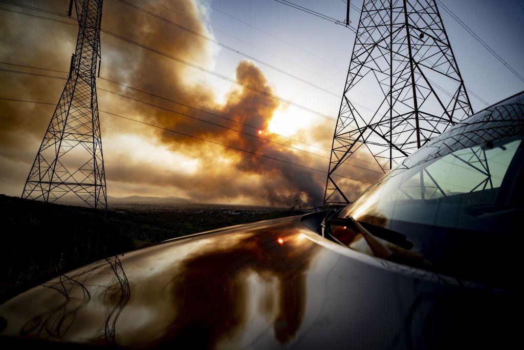Φωτιές – Τεράστια καταστροφή του δικτύου διανομής στις πυρόπληκτες περιοχές