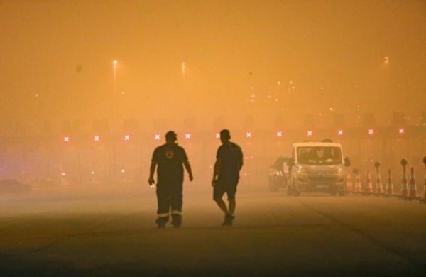 Φωτιές στην Αττική – Στη ΜΕΘ διασωληνωμένοι δύο εθελοντές πυροσβέστες