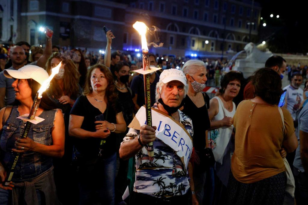 «Χάκαραν» τους υπολογιστές του εμβολιαστικού κέντρου της Ρώμης – Έργο αντιεμβολιαστών;