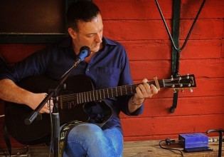 Γιώργος Ρους – Πέθανε η μητέρα του λίγο καιρό πριν έρθει στον κόσμο η κόρη του