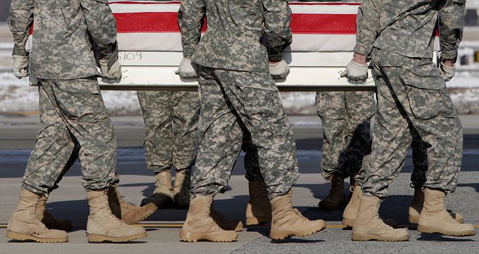 Αφγανιστάν – Οδύνη για τους νεκρούς αμερικανούς στρατιώτες – Δριμύ κατηγορώ συγγενών κατά Μπάιντεν