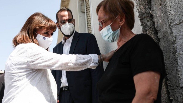 Κατερίνα Σακελλαροπούλου – Στις πυρόπληκτες περιοχές της Αρχαίας Ολυμπίας η ΠτΔ