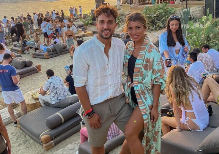 Σάκης Kατσούλης – Μαριάλενα Ρουμελιώτη – Φουντώνουν οι φήμες ότι είναι μαζί μετά τις διακοπές στη Ρόδο