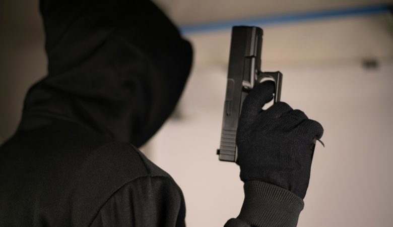 Καλαμαριά – Ένοπλη ληστεία σε τράπεζα – Ανθρωποκυνηγητό από την ΕΛ.ΑΣ