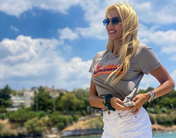 Κάτι Ξαναψήνεται – Η Κωνσταντίνα Σπυροπούλου και επίσημα παρουσιάστρια της εκπομπής