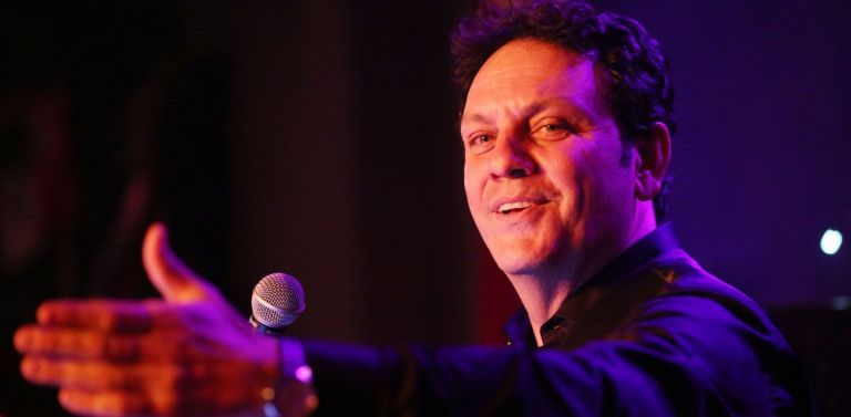 Στάθης Αγγελόπουλος – Πέρασε στο νοσοκομείο τον κοροναϊό, μα δεν λέει να εμβολιαστεί