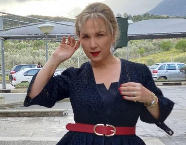 Μαίρη Σταυρακέλλη – «Κοιτάω την μικρή βαλιτσούλα που έφτιαξα όταν καιγόταν ο Άγιος Στέφανος»