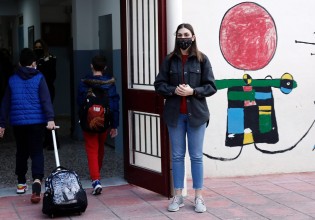 Σχολεία – Ώρα αποφάσεων για το πρώτο κουδούνι – Τα μέτρα και το «αίνιγμα» με τη χρήση της μάσκας